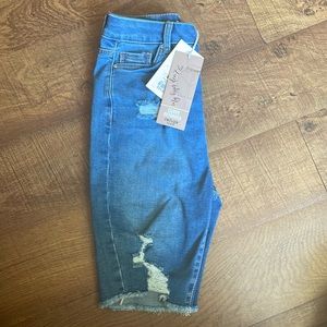 Size 5 Refuge Capri Shorts